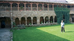 Ajuntament de la Baronia de Rialb, abans claustre d'un monestir 