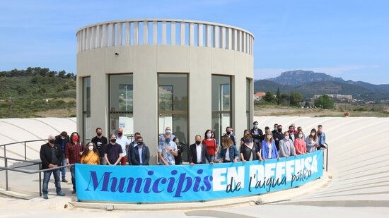 El món local fa pinya per defensar la gestió pública de l'aigua i contra la judicialització de les municipalitzacions