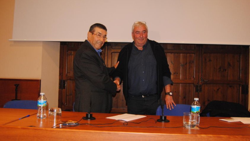 Ramon Carné va deixar ahir la presidència de la comunitat de regants en mans d'Amadeu Ros