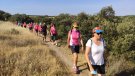 Una vuitantena de persones participen en la primera caminada rural de l'associació Verge del Pedregal
