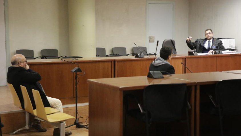 L'acusat, a l'esquerra, i Josep Maria Lari, durant la declaració a l'Audiència de Lleida