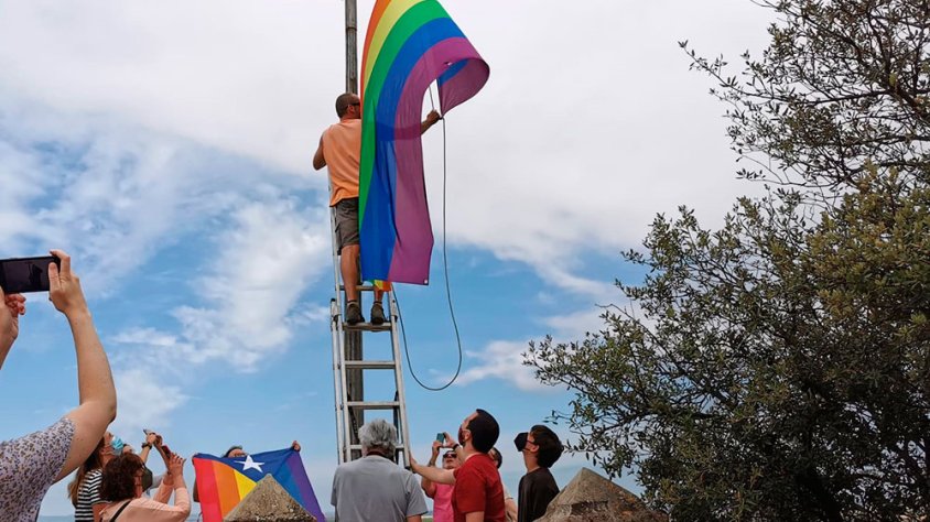 Tàrrega fa onejar la bandera del col·lectiu LGTBI+ al Parc de Sant Eloi