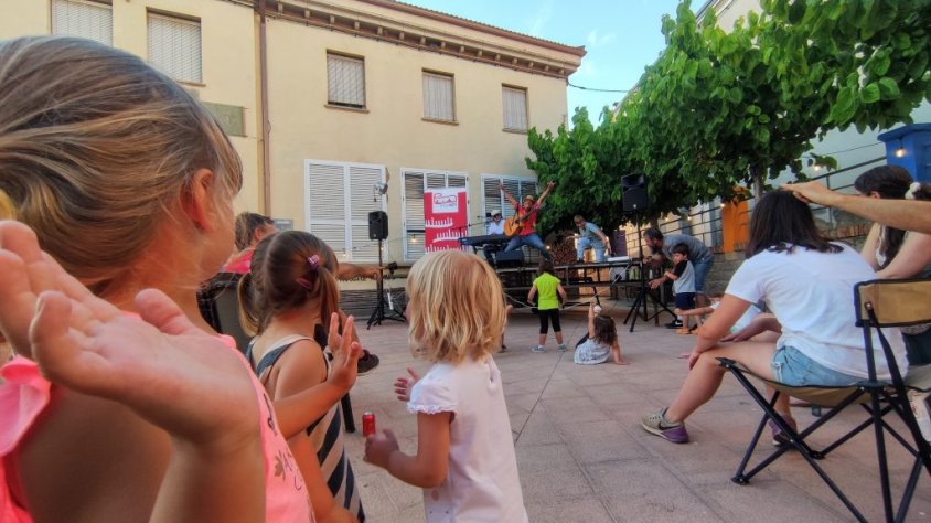 La rumba de Carlitos Miñarro i Pep Lladó obre el festival 'a2m' de Tornabous