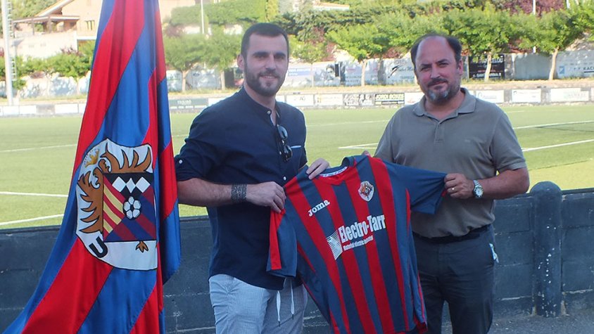 El capità Maikel, el primer en renovar per la UE Tarrega