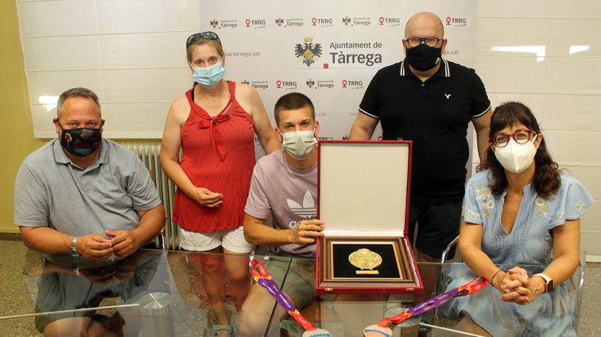 Rebuda institucional a l'Ajuntament de Tàrrega al doble medallista Arnau Monné