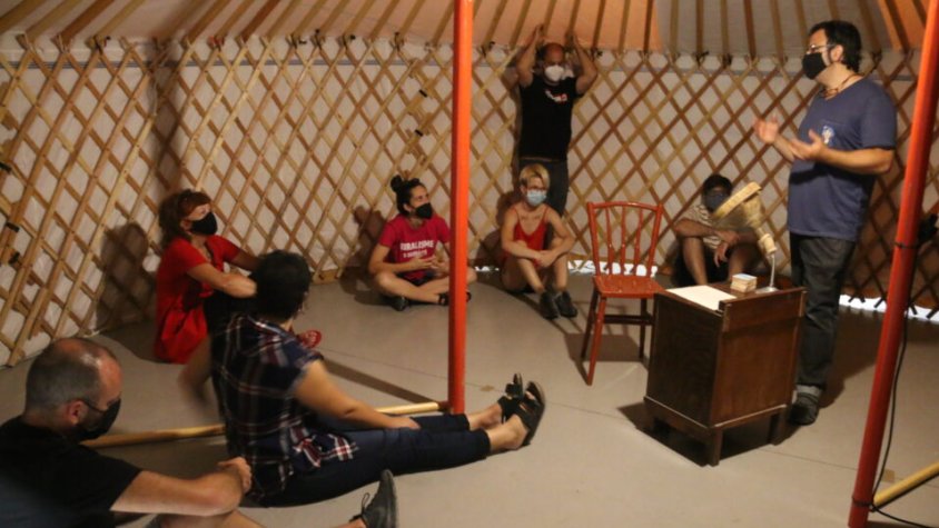 Tombs Creatius obre el procés creatiu de 'Secrets' als festivals de la Plataforma d’Arts de Carrer