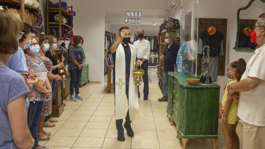 Inauguració de la nova imatge de la botiga amb Mn. Josep Maria Vilaseca