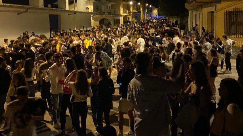 Concentració amb desenes de joves a les festes d'Agramunt