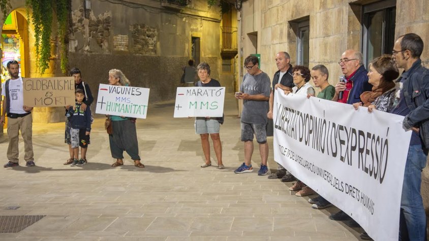Un moment de la concentració a la plaça Major