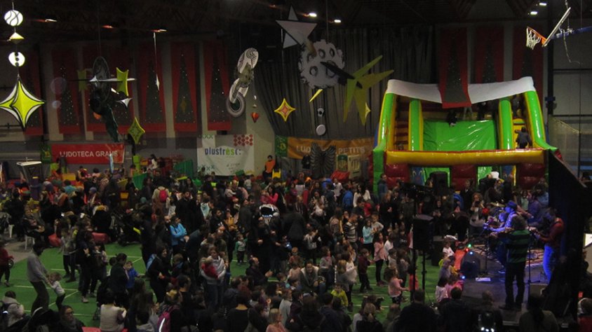 La plaça de l'Alegria plena de gent del Parc de Nadal de Tàrrega (2018/19)