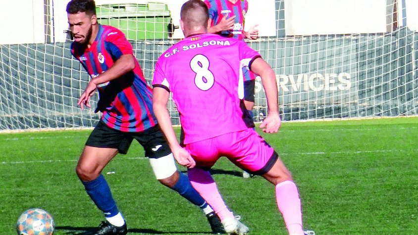 Una jugada de Hichem, el protagonista del partit