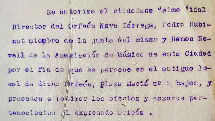 Document d'autorització a l'Orfeó Nova àrrega signat per l'alcalde accidental Joan Marsellés Salazar, d'ERC