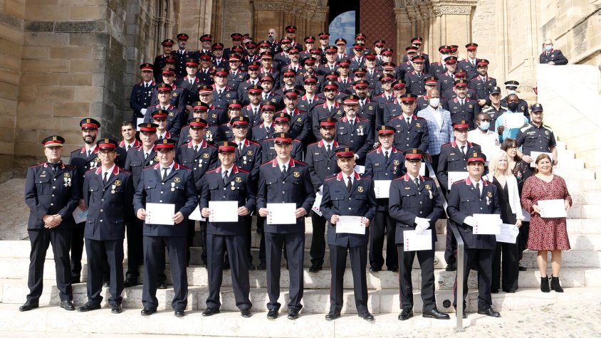 Foto de família dels que han rebut un reconeixement en el Dia de les Esquadres de la RPP