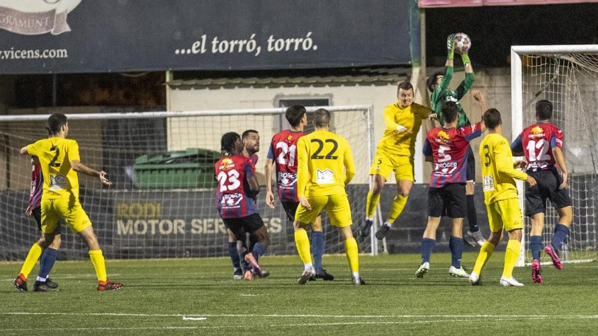 Una acció del partit de dissabte