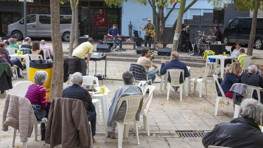 Vermut popular amenitzat amb el concert d'Edu Escaño i els Homínids Dispersos