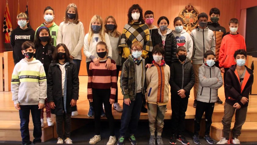 Foto de grup d'alguns alumnes amb l'alcaldessa, Alba Pijuan