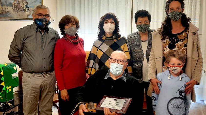 Ignasi Cuadros Navés amb familiars i l'alcaldessa, Alba Pijuan