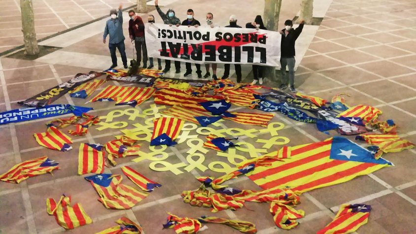Els símbols independentistes arrancats