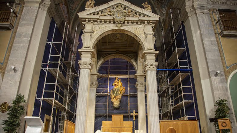 Treballs d'instal·lació de les bastides