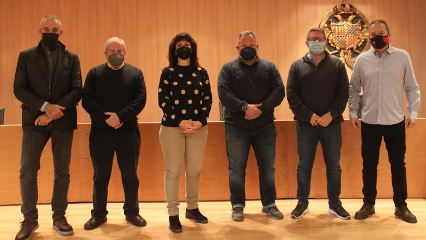 L'acaldessa i el regidor d'Esports amb representants del Club Tennis Tàrrega i Ledap Indoor Tàrrega