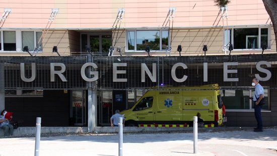 Entrada a l'hospital Arnau de Vilanova