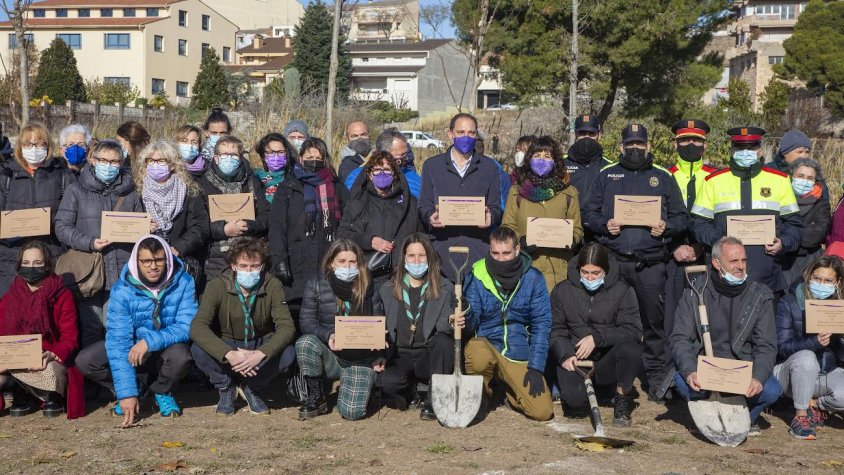Foto de grup de la plantada d'arbres