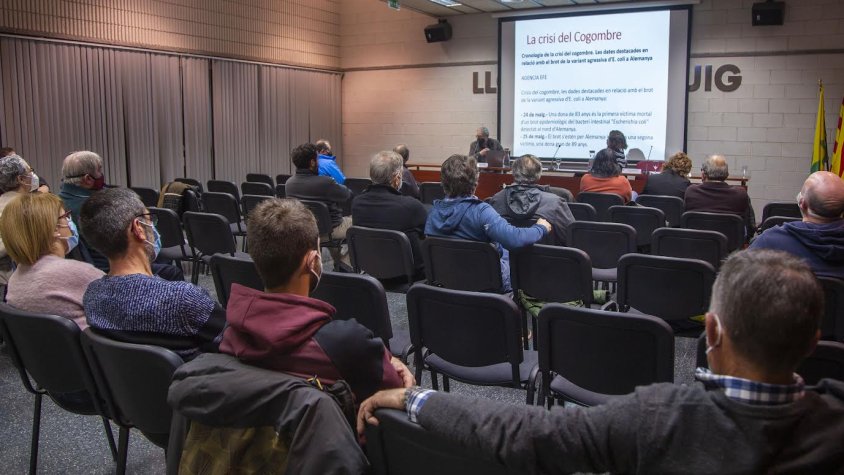 Un moment de la xerrada a la Llotja