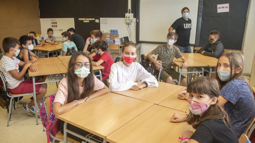 Imatge d'arxiu del primer dia de curs a l'escola Maria Mercè Marçal
