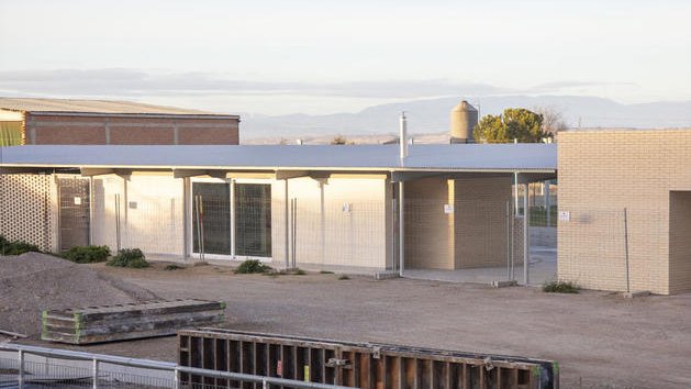 Accés al bar i a les piscines