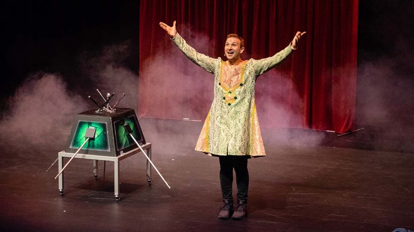 Foto d'arxiu d'en Mag Stigman, en plena actuació de l'espectacle 'El Circ dels Impossibles'