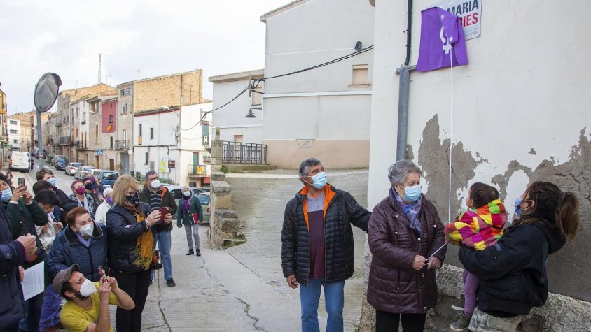 Descoberta de la placa del carrer dedicat a Maria Rúbies el dia 8 de març de l'any passat