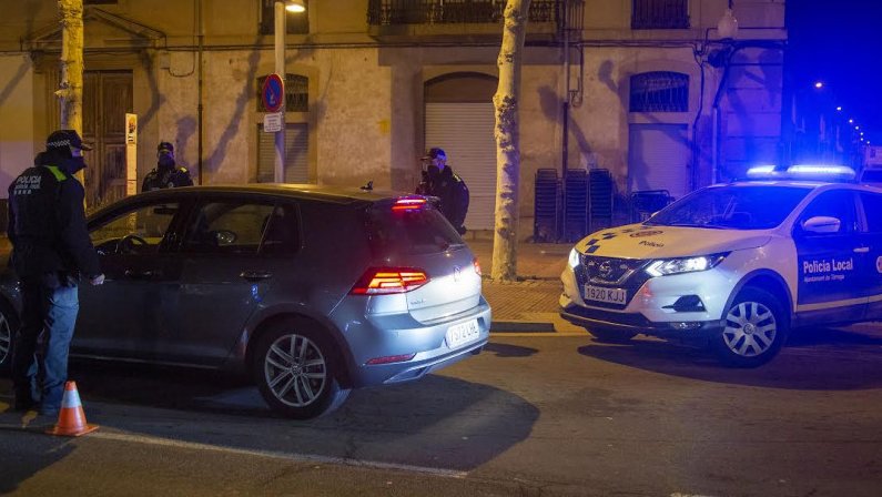 Imatge d'arxiu d'un control policial a Tàrrega pel toc de queda
