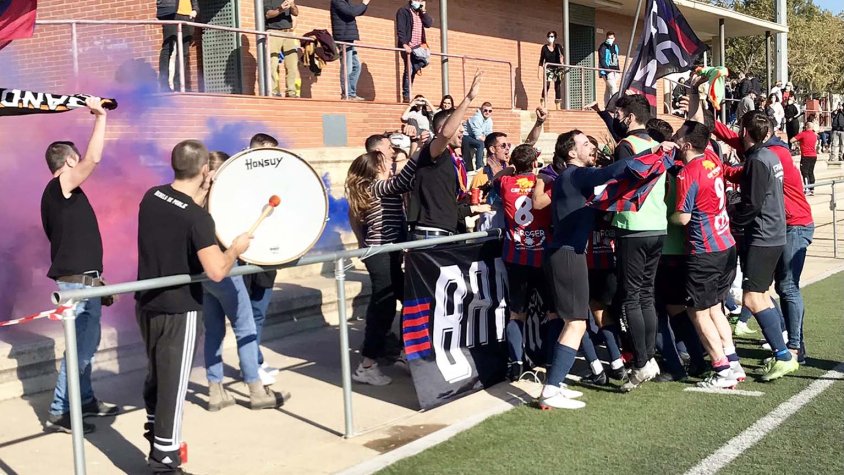 Aficionats celebrant la victòria