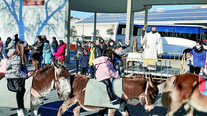 Benedicció de les cavalleries pel rector Mn. Josep M. Vilaseca