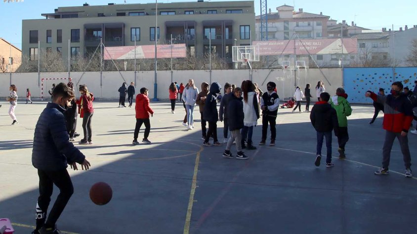 Pati d'una escola de Vic el passat 10 de febrer