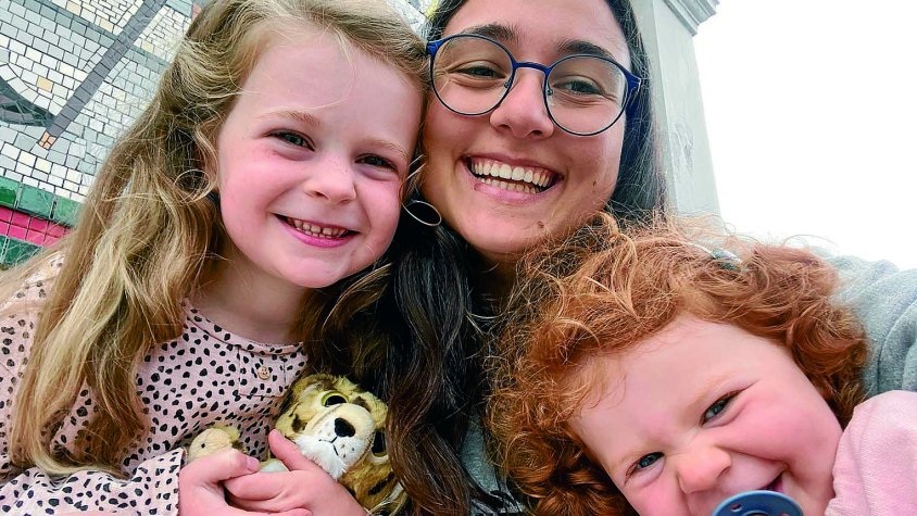 Marsol amb les nenes que  treballa