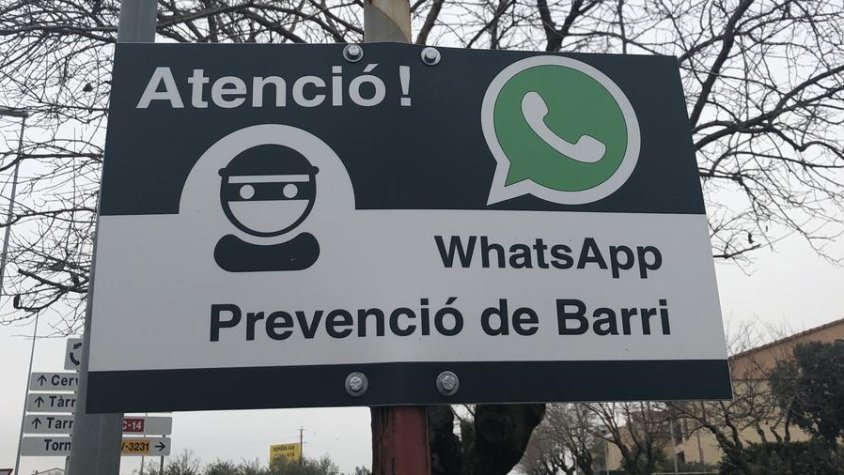 Un dels cartells que avisa de l'existència del grup