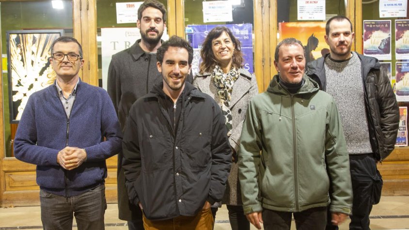 Autoritats, actors i director assistents a la primera jornada del cicle Gaudí