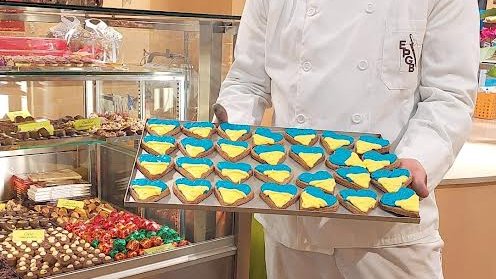 Jordana amb les galetes solidàries