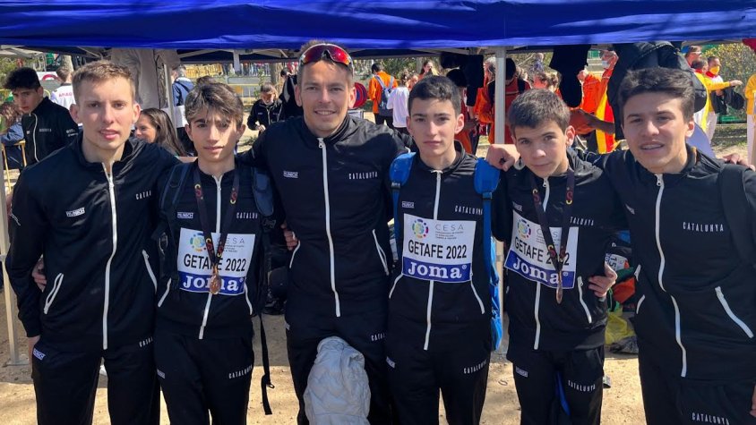 Alguns atletes amb l'entrenador Fran Carrillo