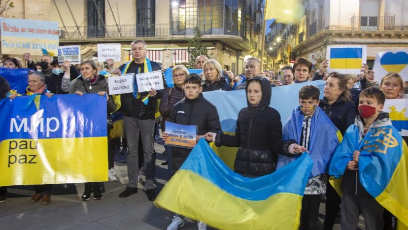 Imatge d'arxiu d'una concentració a la plaça Major contra la guerra