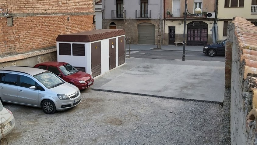Nou transformador i nou espai habilitat per a aparcament de vehicles