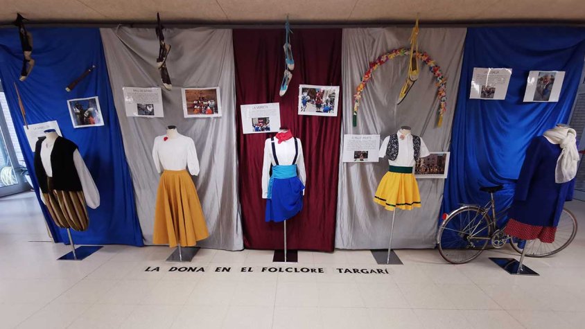 Exposició de vestuari femení del folclore targarí
