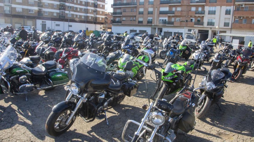 Més de 400 motos, en la trobada solidària de Motorrons