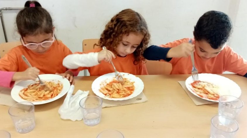Imatge d'arxiu d'infants en un dels menjadors escolars