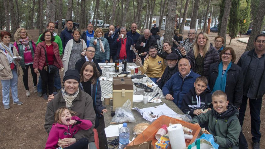 Alguns veïns esmorzant al Parc de Montalbà