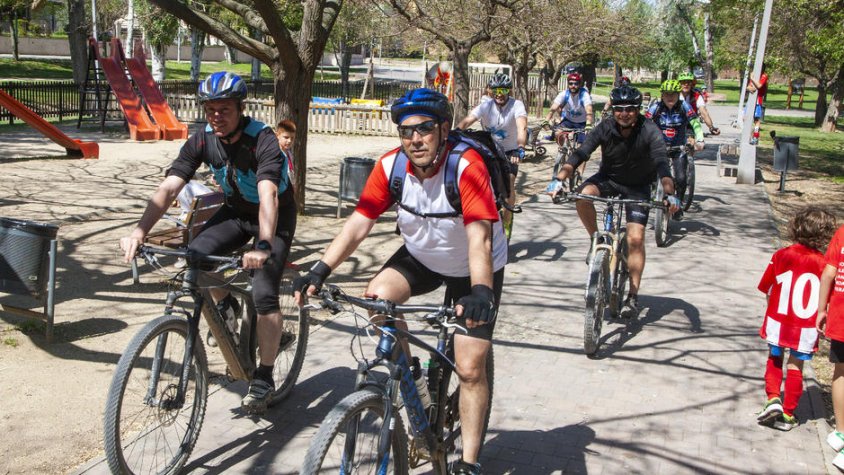Veïns de la Sentiu van recórrer amb bici i en 1 h els 20 km que separen aquest municipi i Agramunt