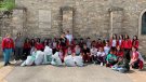 Alumnes dels centres educatius de Tàrrega recullen brossa 