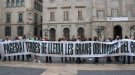 Pagesos i alcaldes de Lleida protesten davant la Generalitat pel retard amb el repartiment d'ajuts per les gelades