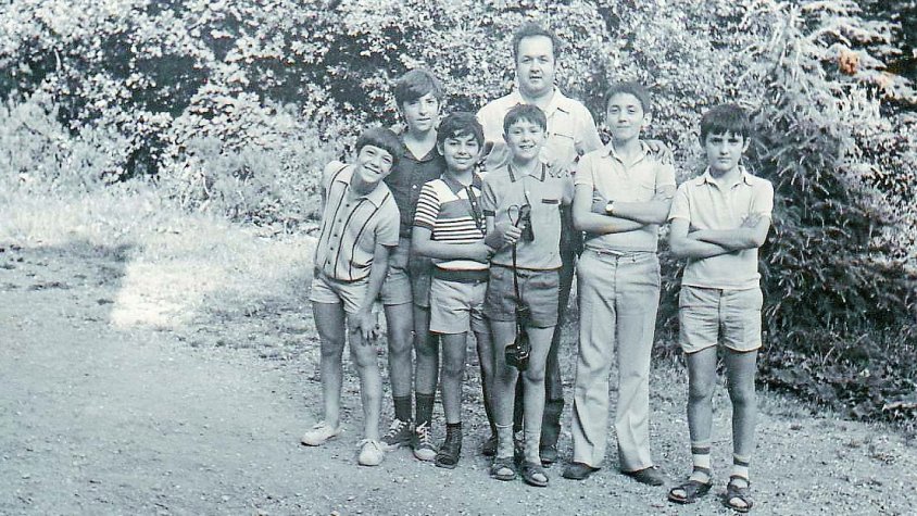 Petit grup de nens a la fundació del Grup Infantil Carmelità